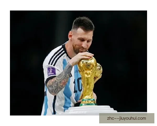 梅西第七次荣膺金球奖书写足坛历史新篇章